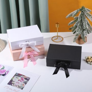 Magnetic Foldable Packaging Box with Ribbon
