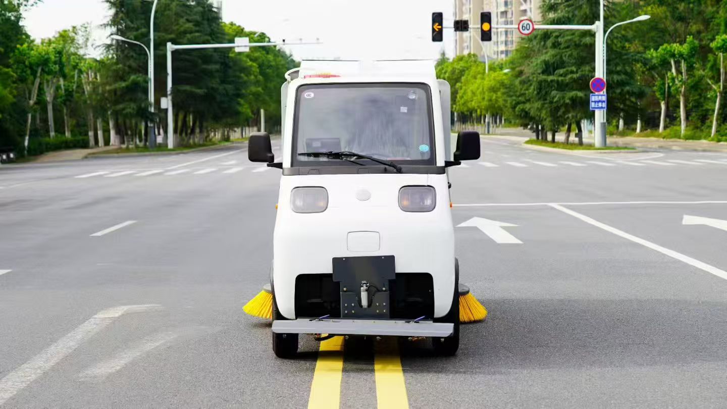 Lightweight Sweeper with Powerful Suction Performance