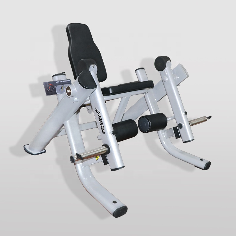 Teller geladener Fitnessstudio -Fitnessgeräte im Fitnessstudio Bein Verlängerung Maschine
