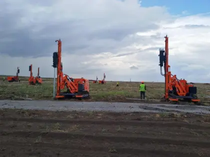 Crawler Solar Pile Drivers With Impact Hammer Ramming