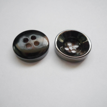 Recycled bulk black plastic buttons for garment