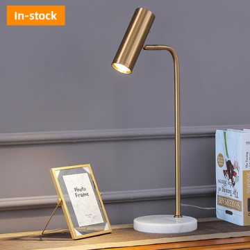 Lampada da scrivania decorativa in metallo oro unico per la moderna camera da letto della casa di lusso minimalista moderna