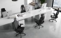 Moderner ergonomischer, komfortabler Bürostuhl mit Kopfstütze