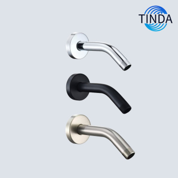 モダンなバスルームの備品用シャワーアーム