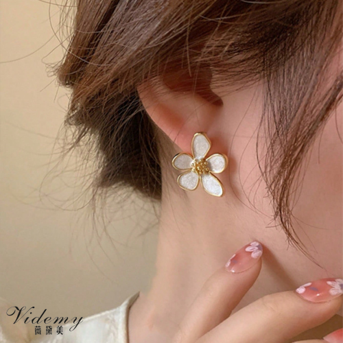 Beige Oil-Dripping Diamond Flower Ear Studs