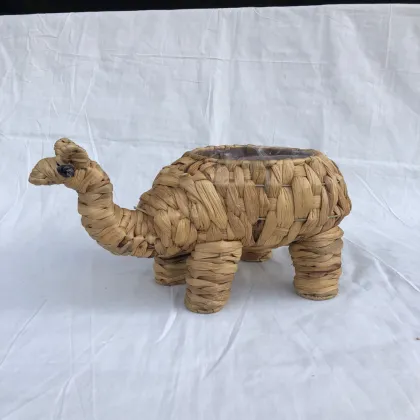 Seaweed woven camel decorative pot