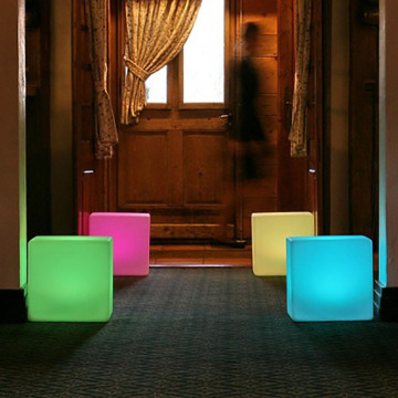 Colori illuminati sedia cubo acrilico a LED blu bianco rosso per wine bar