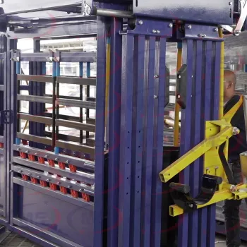 High-Quality Heavy Duty Cattle Crush and Squeeze Chute: Farm Equipment for Efficient Animal Handling
