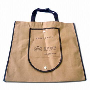 Foldable nonwoven shopping bag