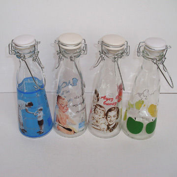 Glass Bottle with Decal, Rubber Pad 540mL Capacity and White Ceramic Lid