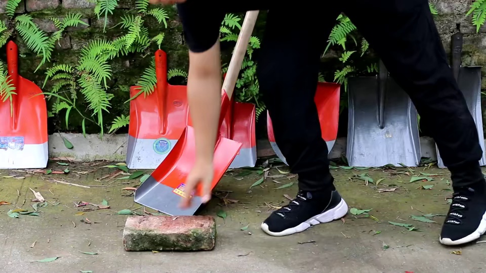 Multifunctional steel hand shovel agricultural excavating soil spade outdoor garden tool household wooden handle shovel