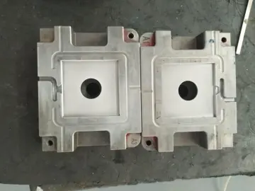 Auto mold plastic injection mold
