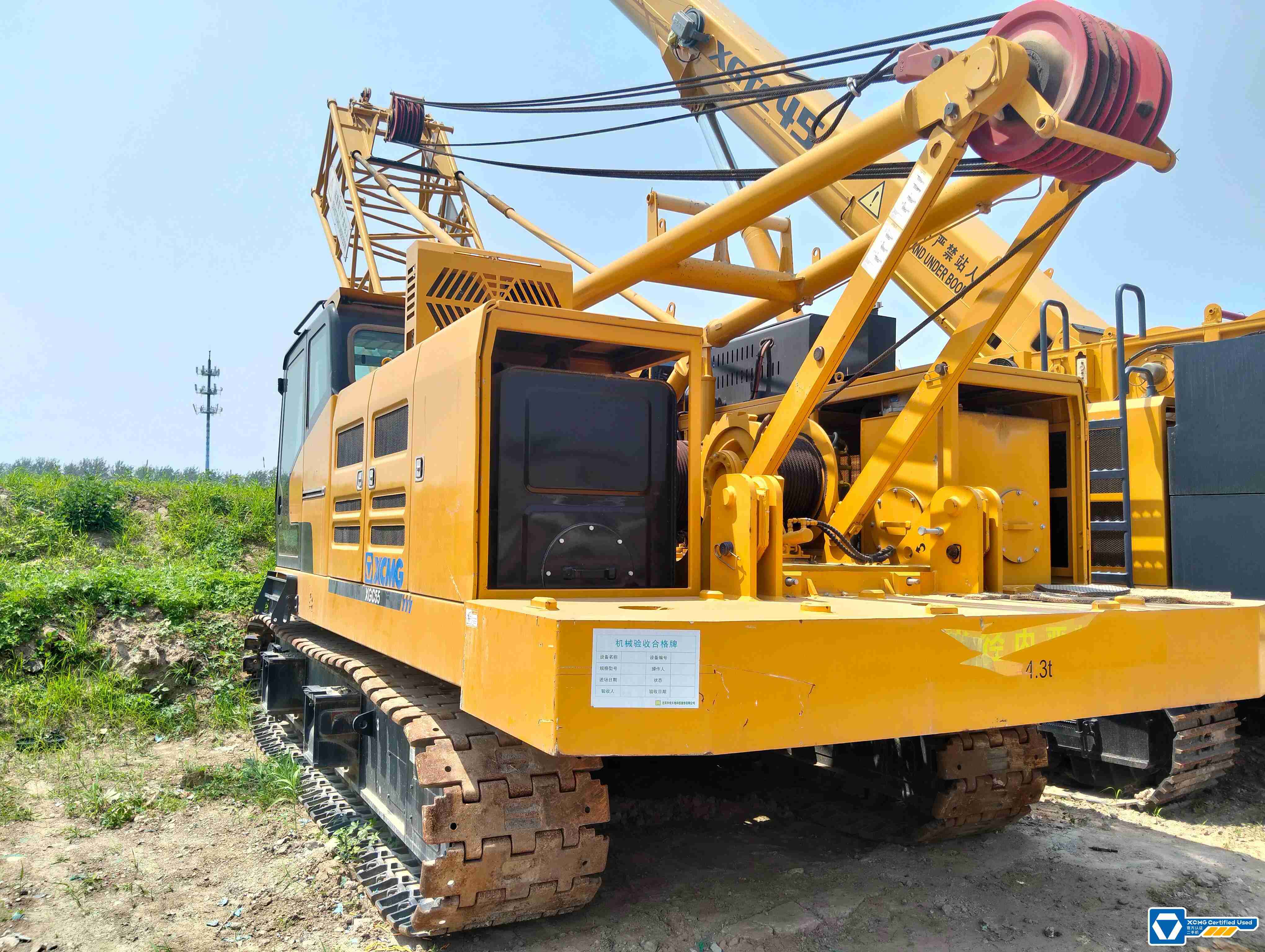 the rear view of used crawler crane-XGC55-5 the rear view of used crawler crane-XGC55-5