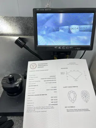 Pear Vivid Green Lab Diamond 1.02ct HPHT