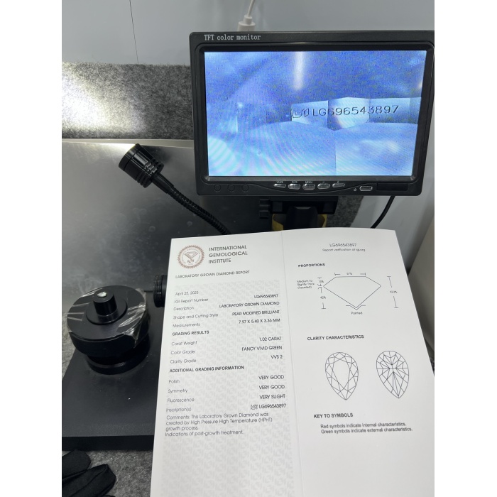 Pear Vivid Green Lab Diamond 1.02CT HPHT