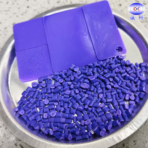 Tubo com núcleo de silicone com masterbatch roxo