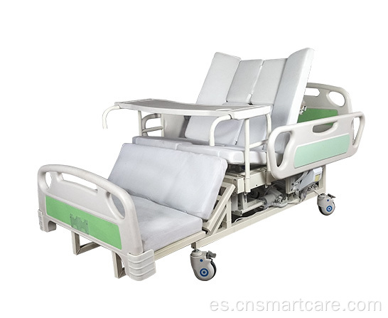 Cama médica del hospital con inodoro