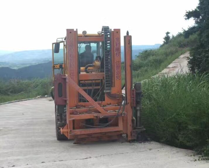 Highway Hydraulic Guardrail Pile Extractor