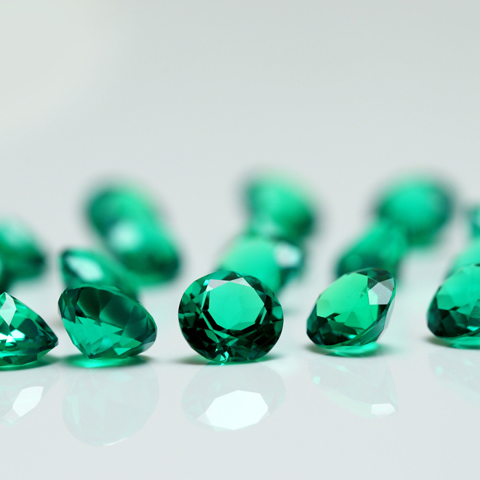 실험실에서 재배한 에메랄드 라운드 브릴리언트 컷 열수 보석