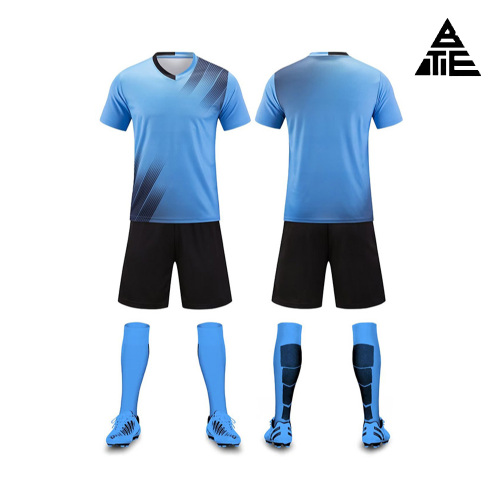 Nuevo conjunto de traje de fútbol para hombre.