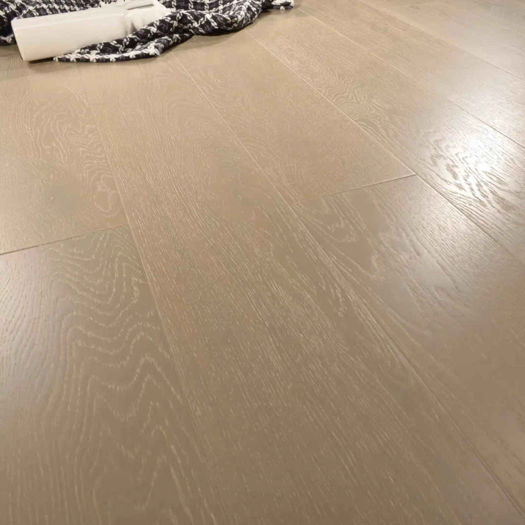 Plancher en bois de parquet en bois de chêne propre et confortable