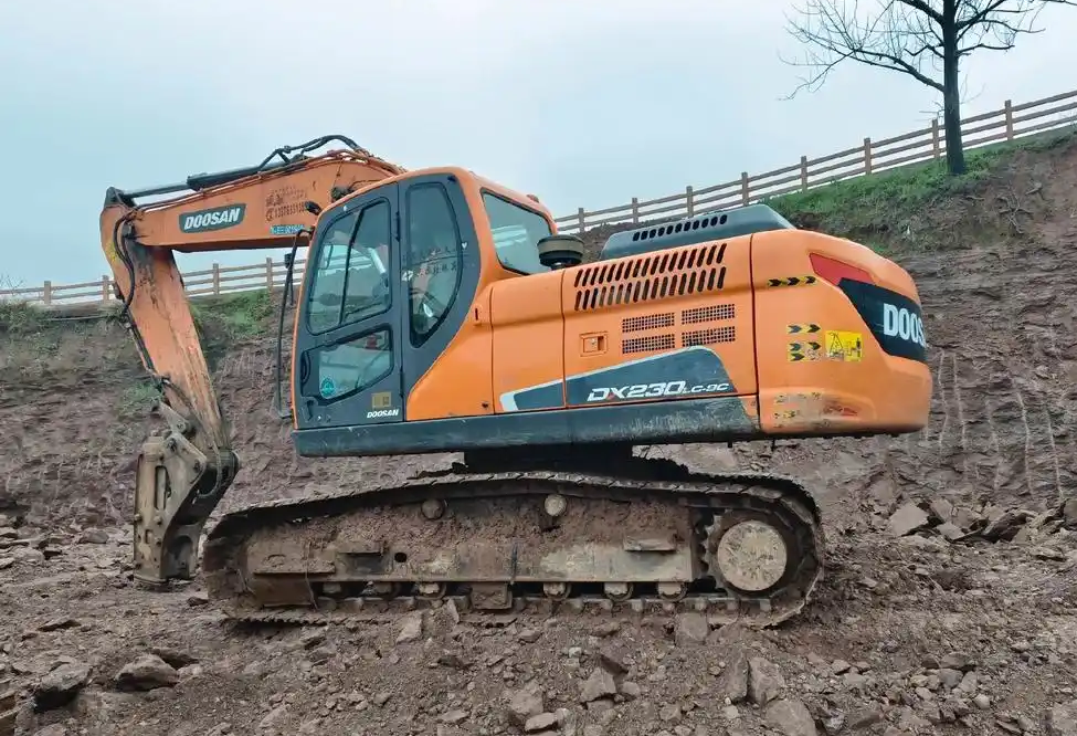 DOOSAN EXCAVATOR