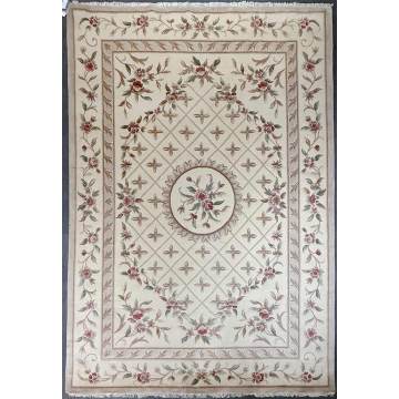 Цветочный симметричный изысканный ковер