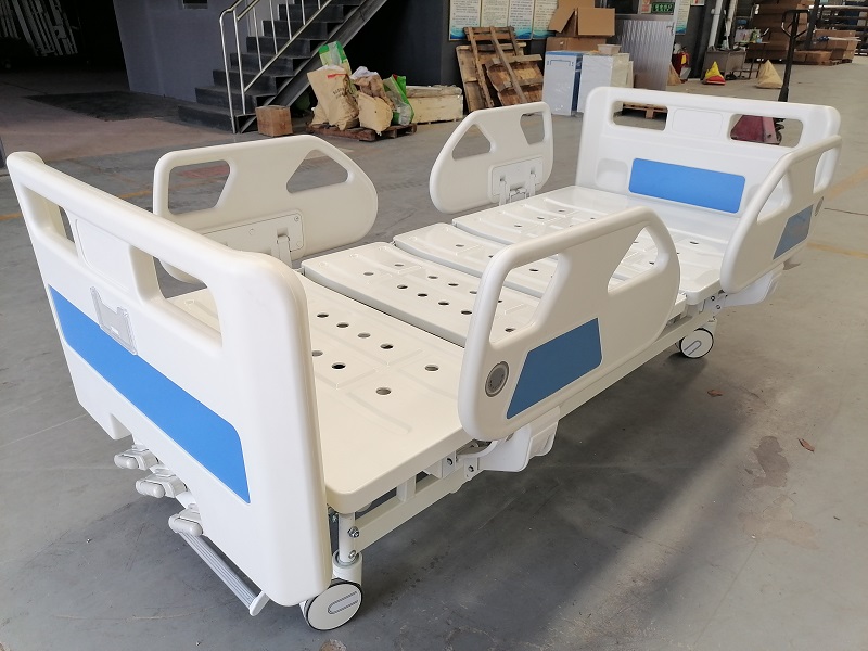 Adjustable 3 function manual hospital beds