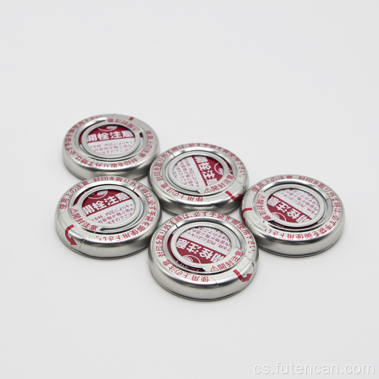 Kovová víčka na plechovku od motorového oleje