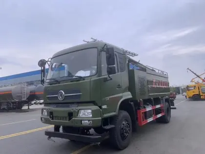 Dongfeng four-wheel drive photovoltaic panel cleaning car