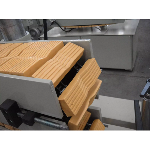 Машина для снятия труб с резиновыми блоками с несколькими захватами