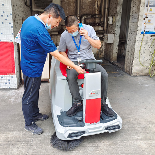 Modoga Ride-On Sweeper Machine