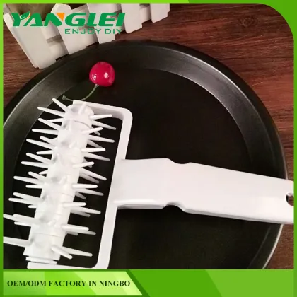 Pizza Dough Roller Docker Crisper Crust Pastry Pie Spiked Pitter Baking Bakeware