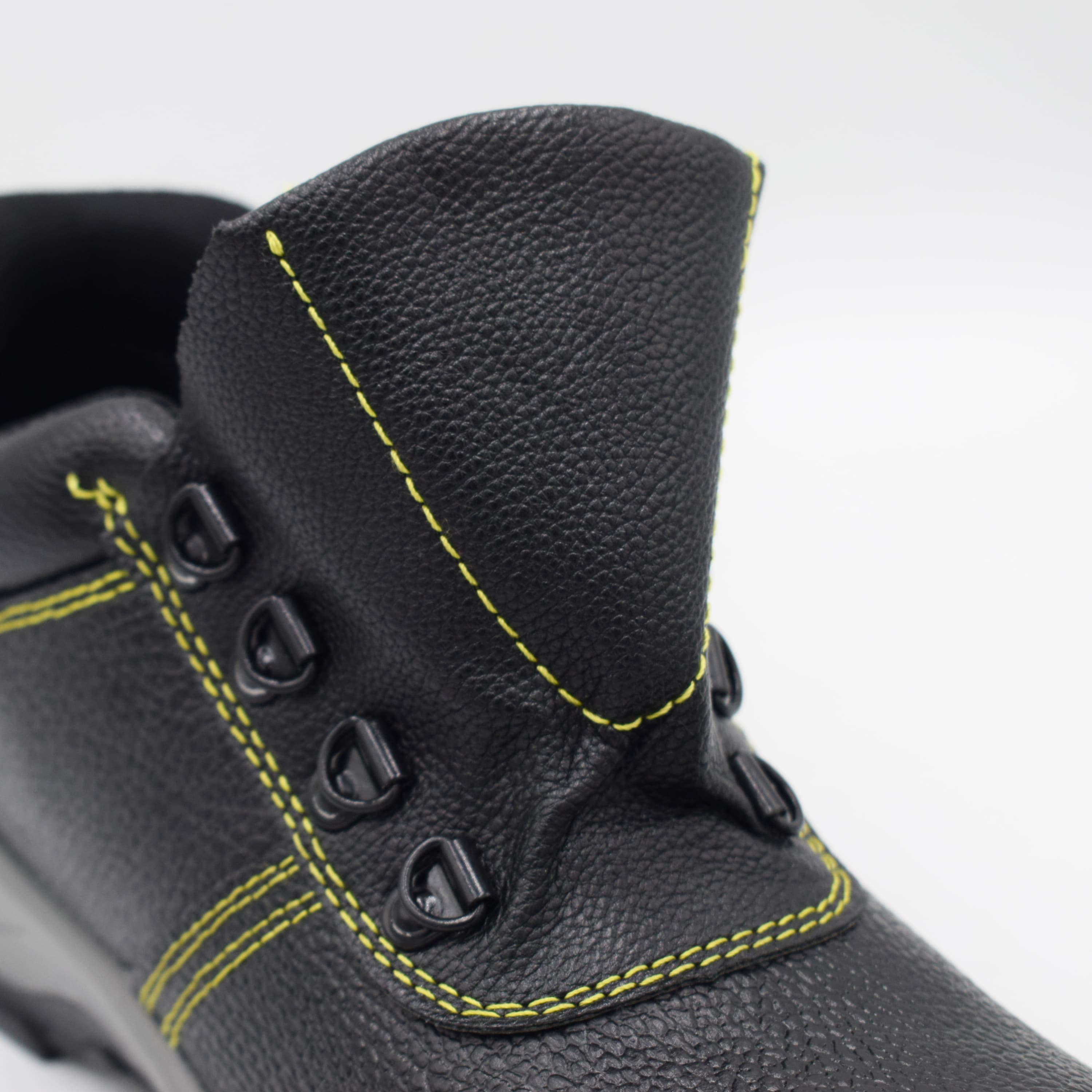 Anti-smashing and anti-stabbing labor safety shoes