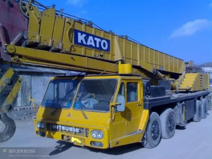 used Kato NK500E crane