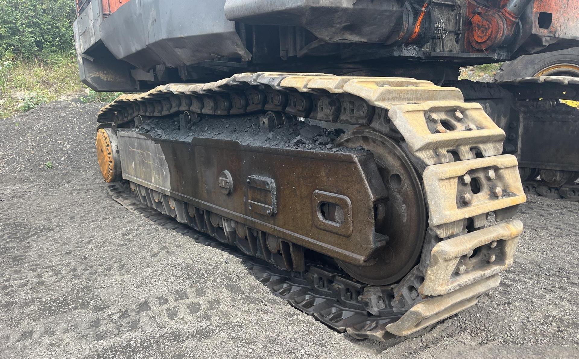 HITACHI EX1900 excavator undercarriage