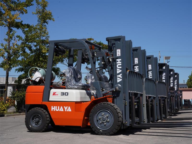 HUAYA Prime Quality LPG Forklifts 3 Ton to 5 Ton with Nissan K21/K25 Engines