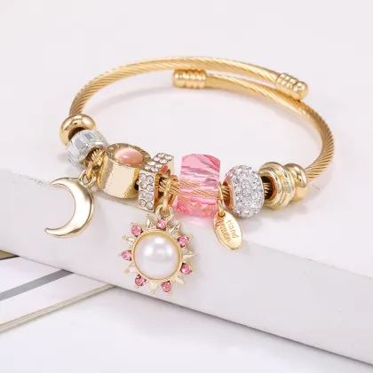 Golden Sunflower Moon Pendant Bracelet for Women - A Radiant Jewelry Piece