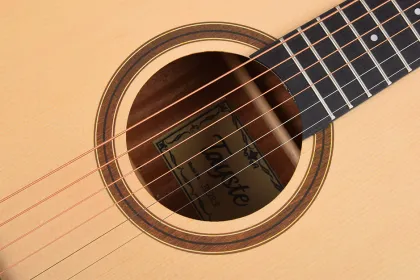 Spruce wood 41 inch acoustic guitar