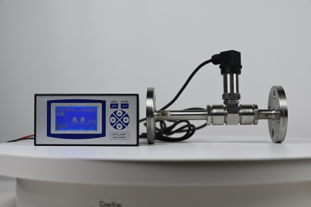 liquid turbine flow meter with pulse output