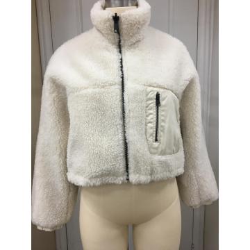 Giacca con zip in shearling bianco sporco