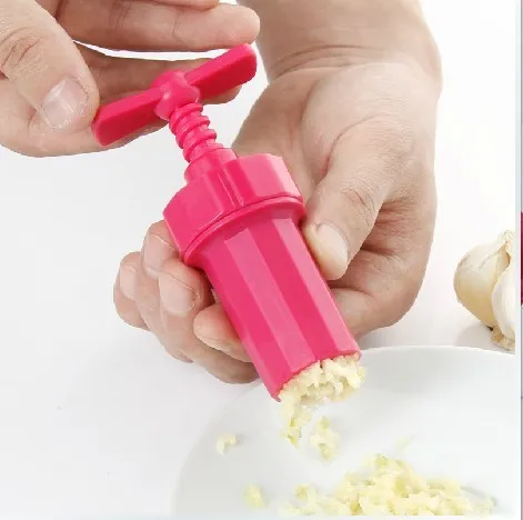 Promotional Plastic Twist Garlic Press/Plastic garlic crusher/garlic squeezer