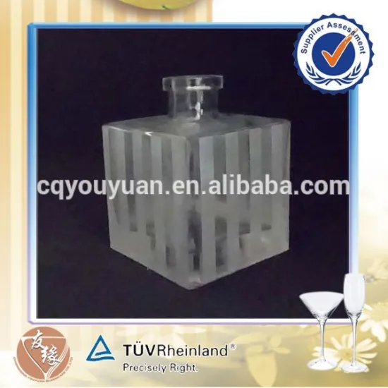 wholesale high quality 200ml perfume bottle glass
1, half frosted perfume glass bottle 100ml