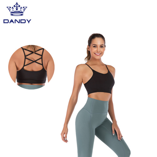 Gupitin at tahiin ang mga sexy crop top yoga bra