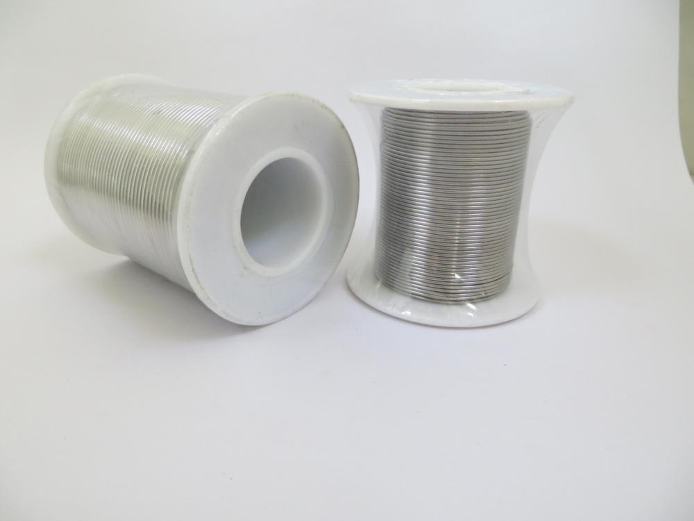 Leaded solder with excellent operability rosin core