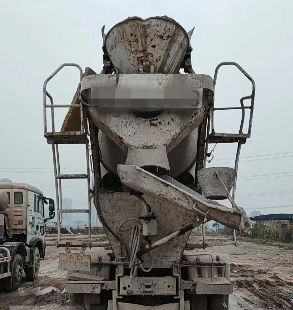 used-howo-concrete-truck-12cbm-2020-clean-cabin