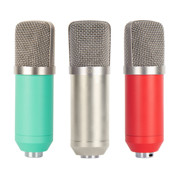 Microfono a condensatore in studio professionale per la registrazione