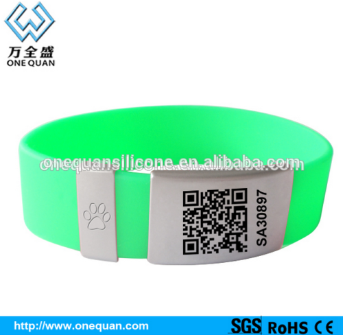 size adjustbale silicone wristband bracelet with metal clasp id plate