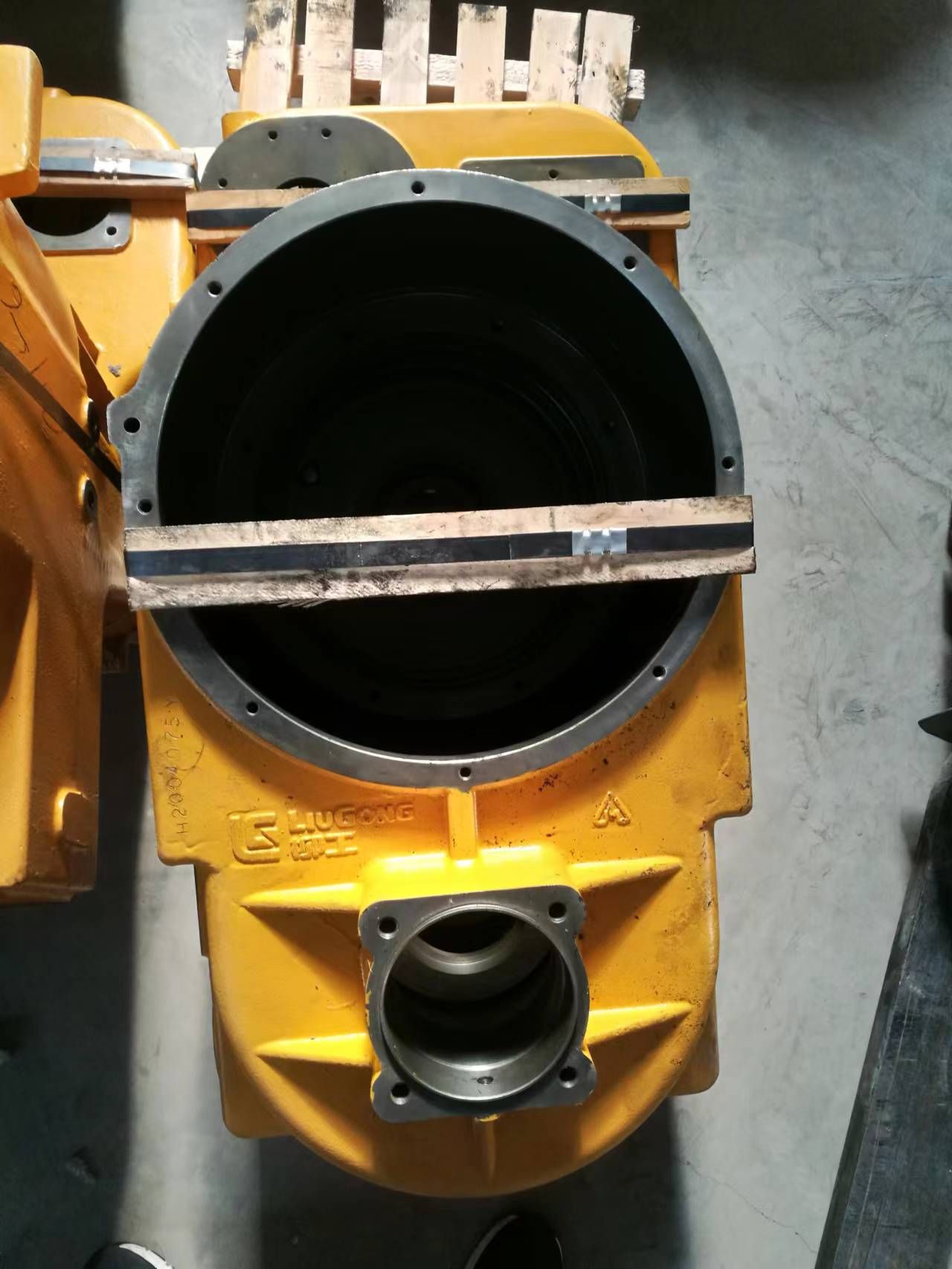 Loader gearbox housing