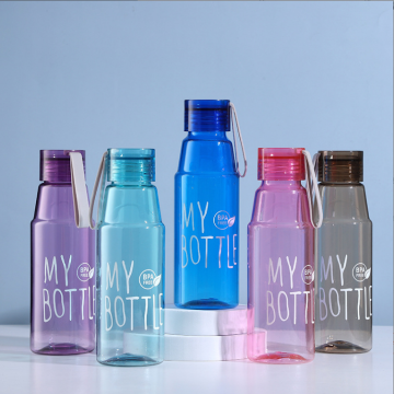 Sports de plein air portables de tasse d'eau en plastique avec lanière